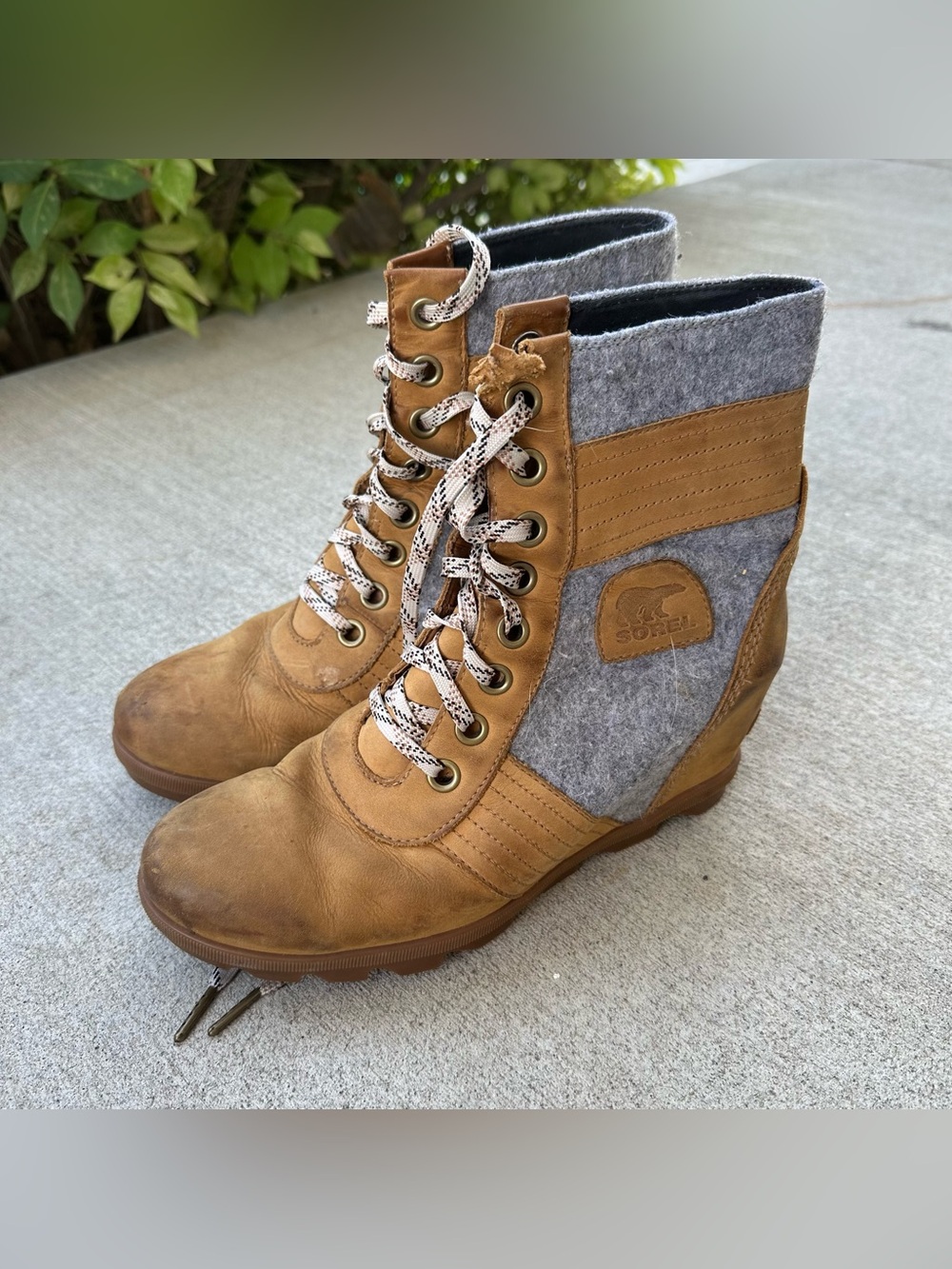 Sorel Women's Tan Leather and Gray Felt Lace-Up Wedge Boots